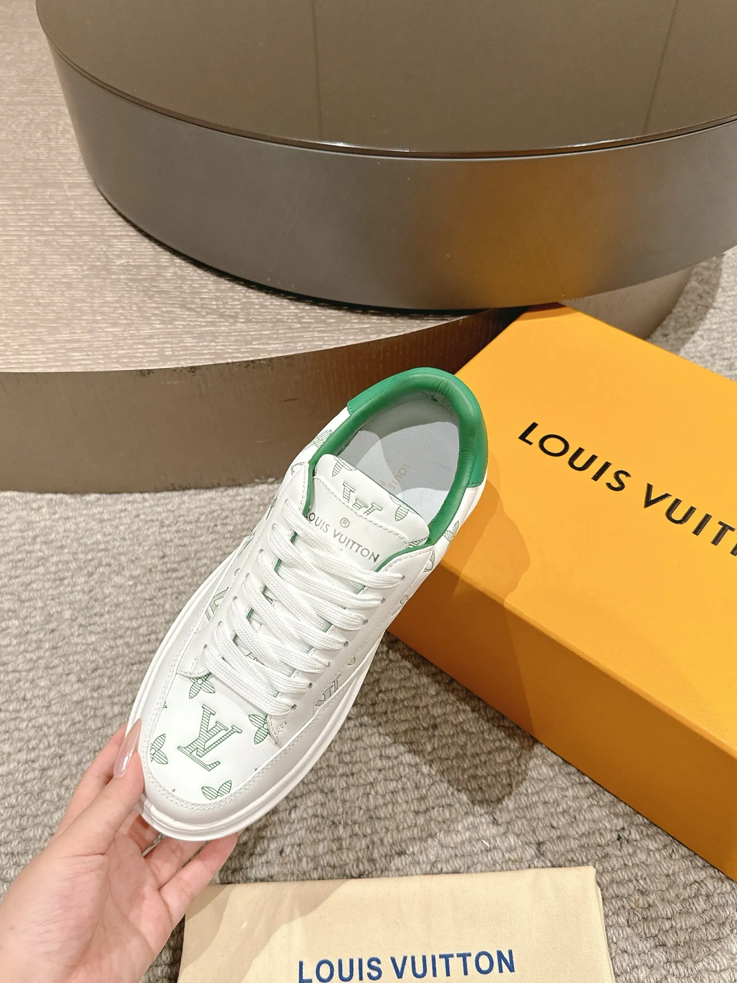 👟👟Ex-factory price 680👟👟 Women's shoes, women's clothing, LV25 new style, white shoes, best-selling models in the counter window, very three-dimensional and beautiful! Personalized printing, three-dimensional printed cowhide fabric...cowhide feet...original 4cm thick sole...Logo hot stamping, matching packaging, code number: 37-44 (45 customized, non-refundable)
